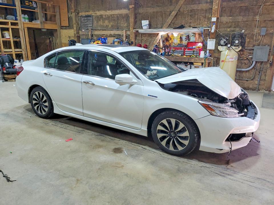 Photo 4 from auction – 2017 HONDA ACCORD with VIN JHMCR6F74HC005852