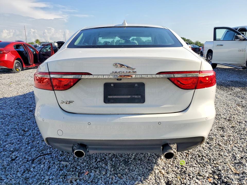 Photo 6 from auction – 2016 JAGUAR XF with VIN SAJBE4BV4GCY06332