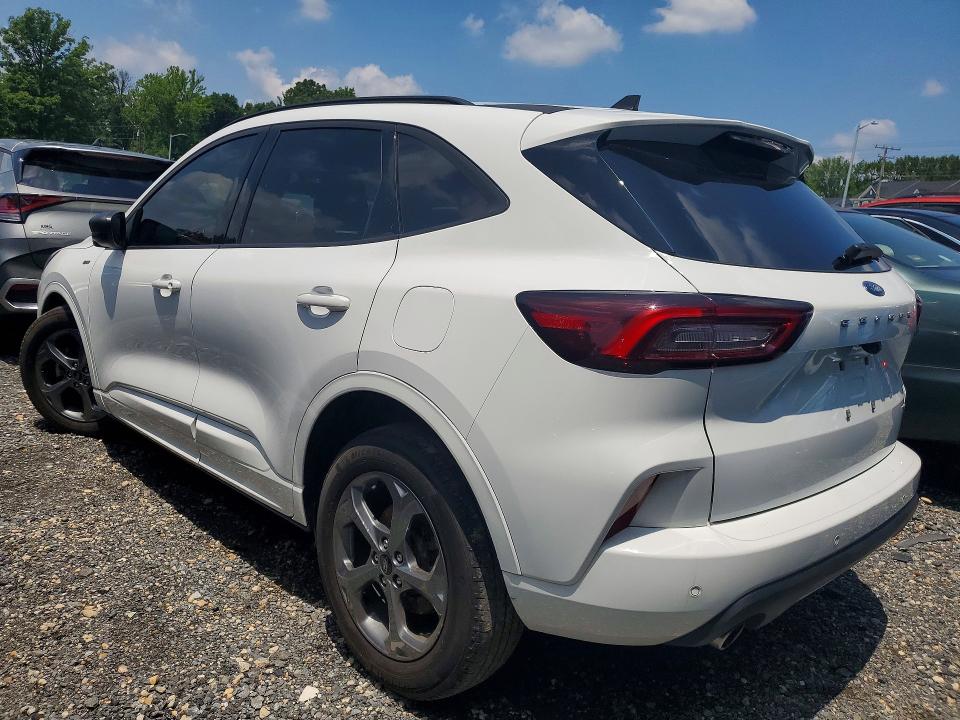 Photo 2 from auction – 2023 FORD ESCAPE with VIN 1FMCU9MN4PUB32317
