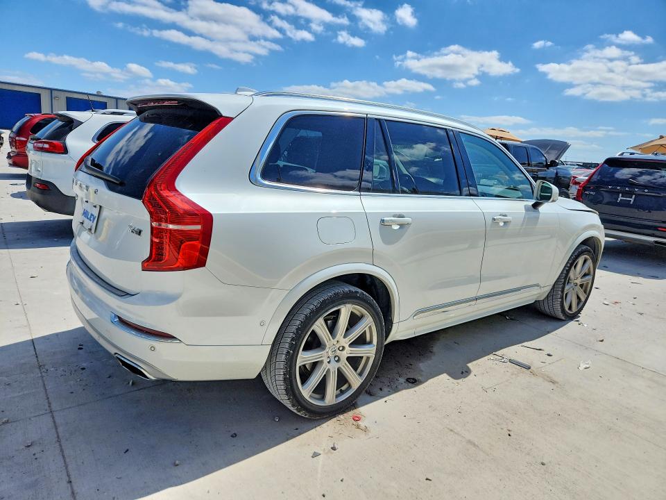 Foto 3 de la subasta – 2017 VOLVO XC90 con VIN YV4A22PL8H1177702