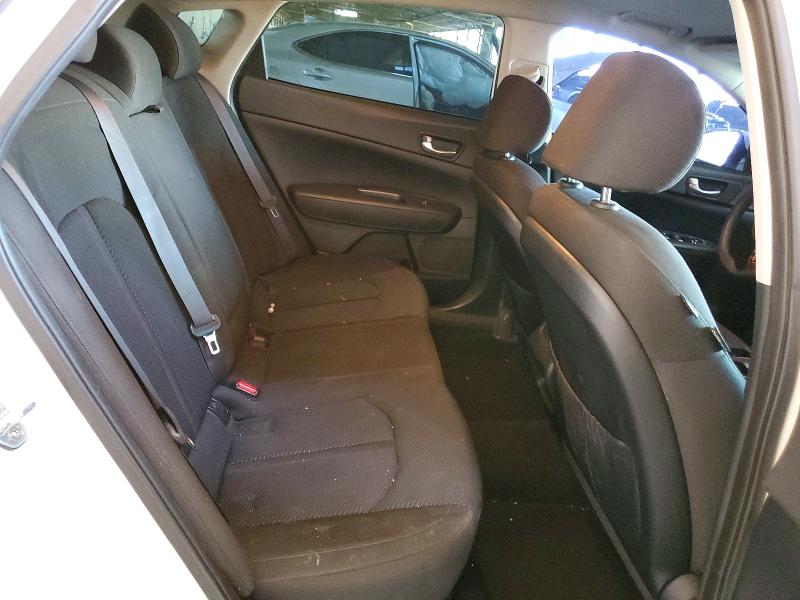 Photo 10 from auction – 2017 KIA OPTIMA with VIN KNAGT4L31H5150472