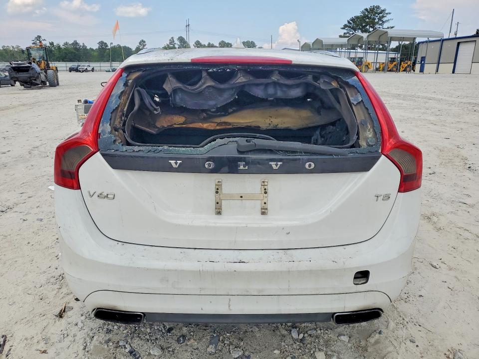 Photo 6 from auction – 2015 VOLVO V60 with VIN YV126MEB7F1200752