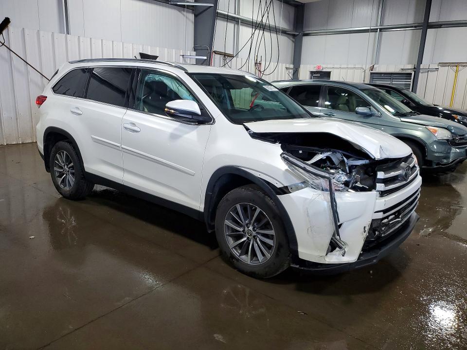 Photo 4 from auction – 2019 TOYOTA HIGHLANDER with VIN 5TDJZRFH1KS627169