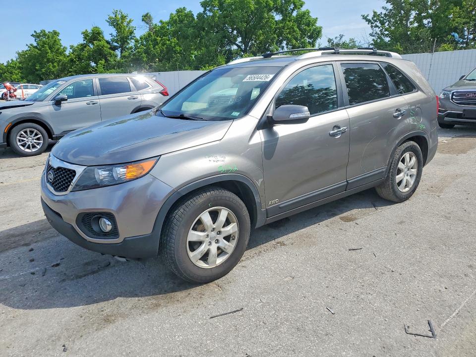 KIA SORENTO 2013 with VIN 5XYKTCA68DG322289 - Photo from auction