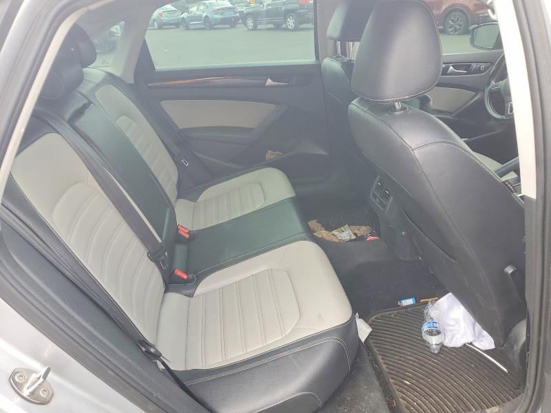 Photo 10 from auction – 2015 VOLKSWAGEN PASSAT with VIN 1VWBT7A30FC098467