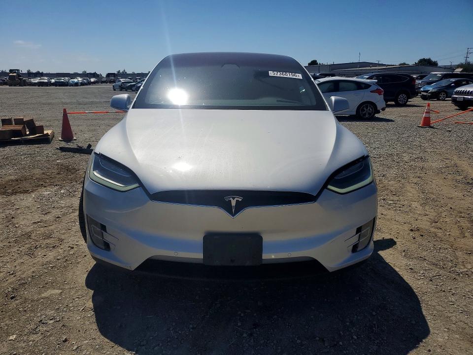 Photo 5 from auction – 2017 TESLA MODEL X with VIN 5YJXCDE22HF072547