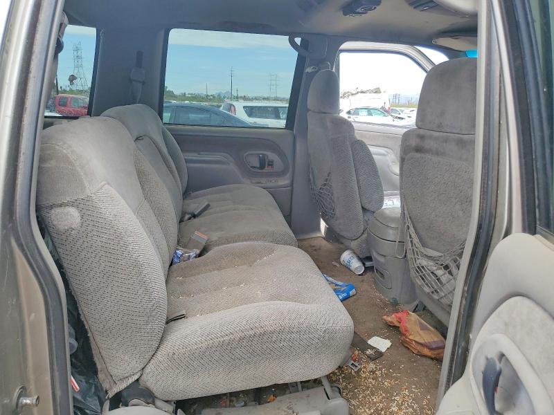 Photo 10 from auction – 1999 CHEVROLET SUBURBAN with VIN 3GNFK16R9XG232416