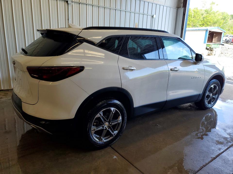 Photo 3 from auction – 2023 CHEVROLET BLAZER with VIN 3GNKBCR42PS223791