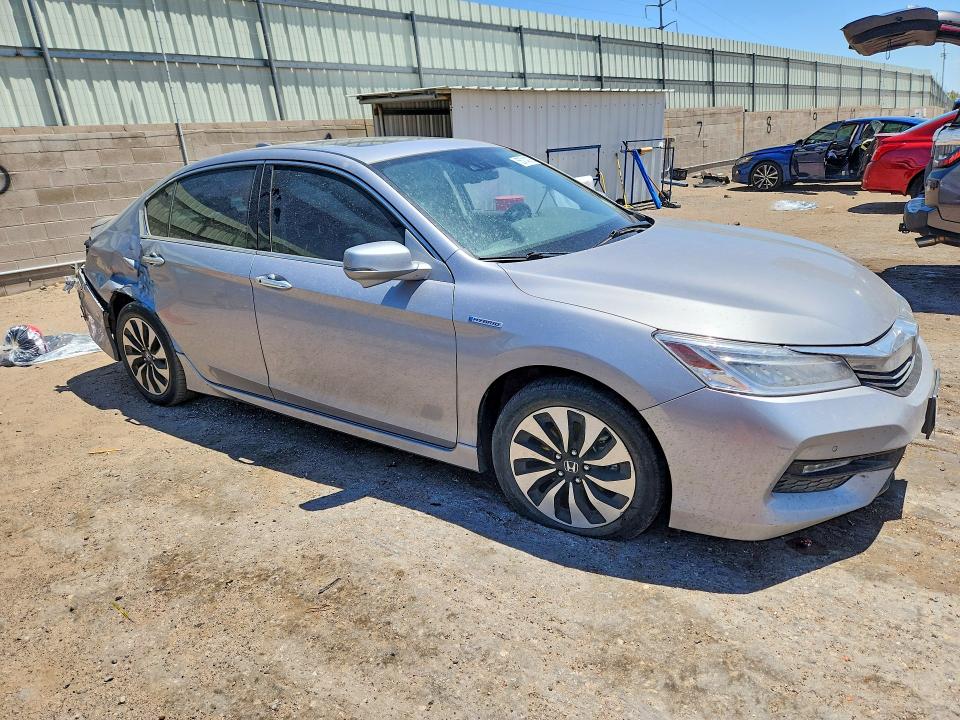 Photo 4 from auction – 2017 HONDA ACCORD with VIN JHMCR6F78HC011590