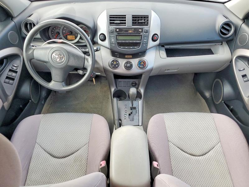 Photo 8 from auction – 2006 TOYOTA RAV4 with VIN JTMZD33V066020002