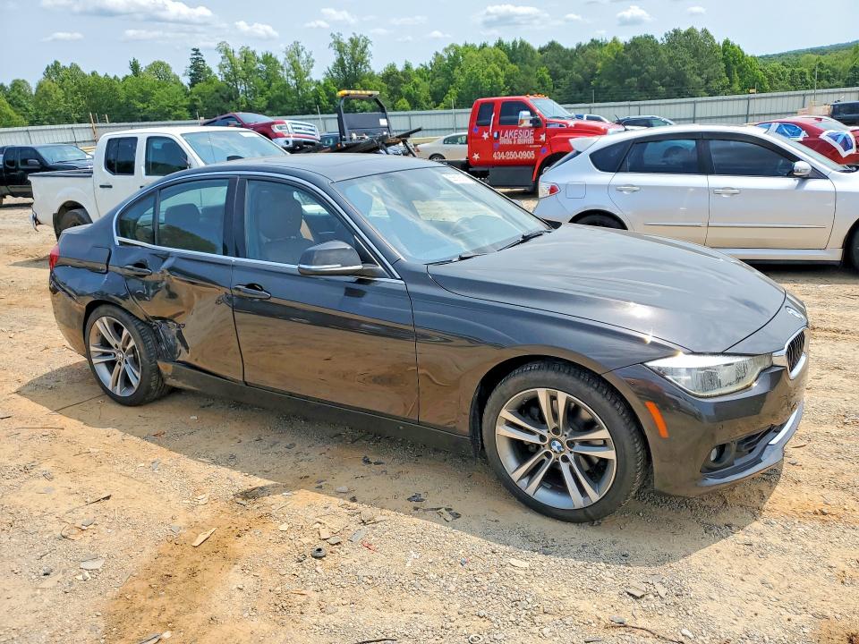صورة رقم 4 من المزاد - 2017 BMW 330 مع VIN WBA8D9C52HK678023