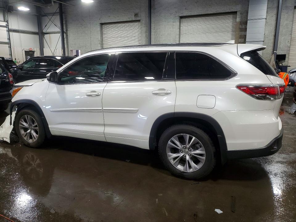 Photo 2 from auction – 2015 TOYOTA HIGHLANDER with VIN 5TDJKRFH1FS143836