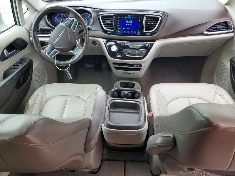 Photo 8 from auction – 2017 CHRYSLER PACIFICA with VIN 2C4RC1BGXHR613792