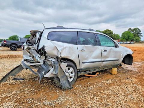 Photo 3 from auction – 2016 CHEVROLET TRAVERSE with VIN 1GNKRFED2GJ321384