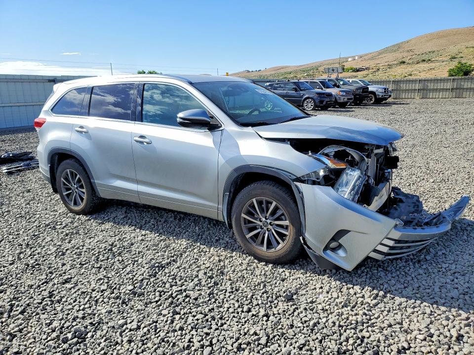 Photo 4 from auction – 2018 TOYOTA HIGHLANDER with VIN 5TDJZRFH1JS560362