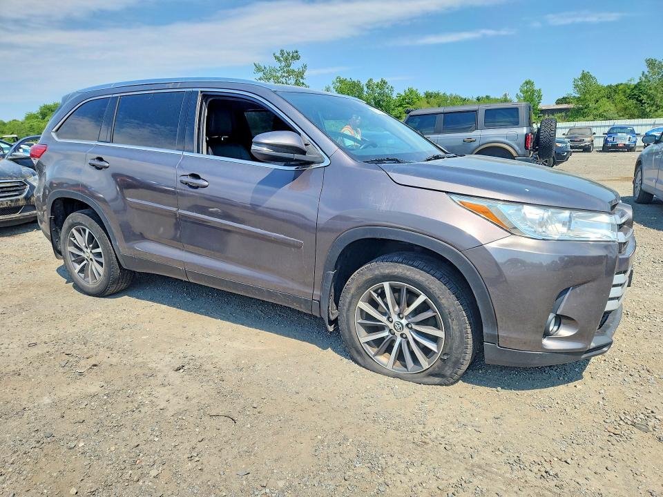Photo 4 from auction – 2019 TOYOTA HIGHLANDER with VIN 5TDJZRFH6KS570421