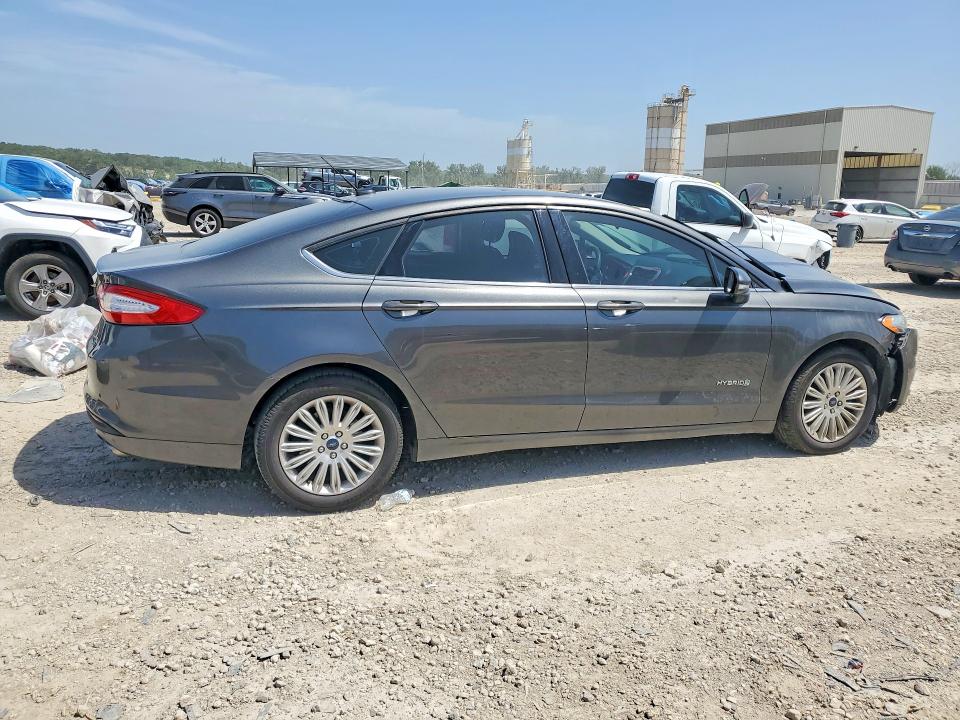 Photo 3 from auction – 2016 FORD FUSION with VIN 3FA6P0LU6GR345554