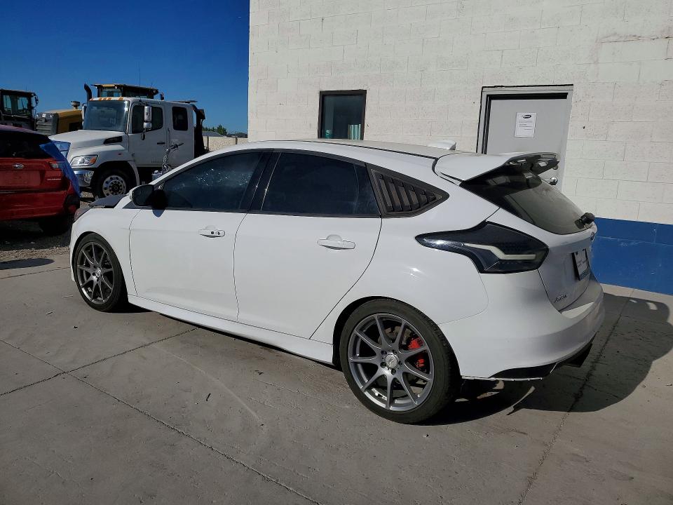 Photo 2 from auction – 2015 FORD FOCUS with VIN 1FADP3L98FL369291