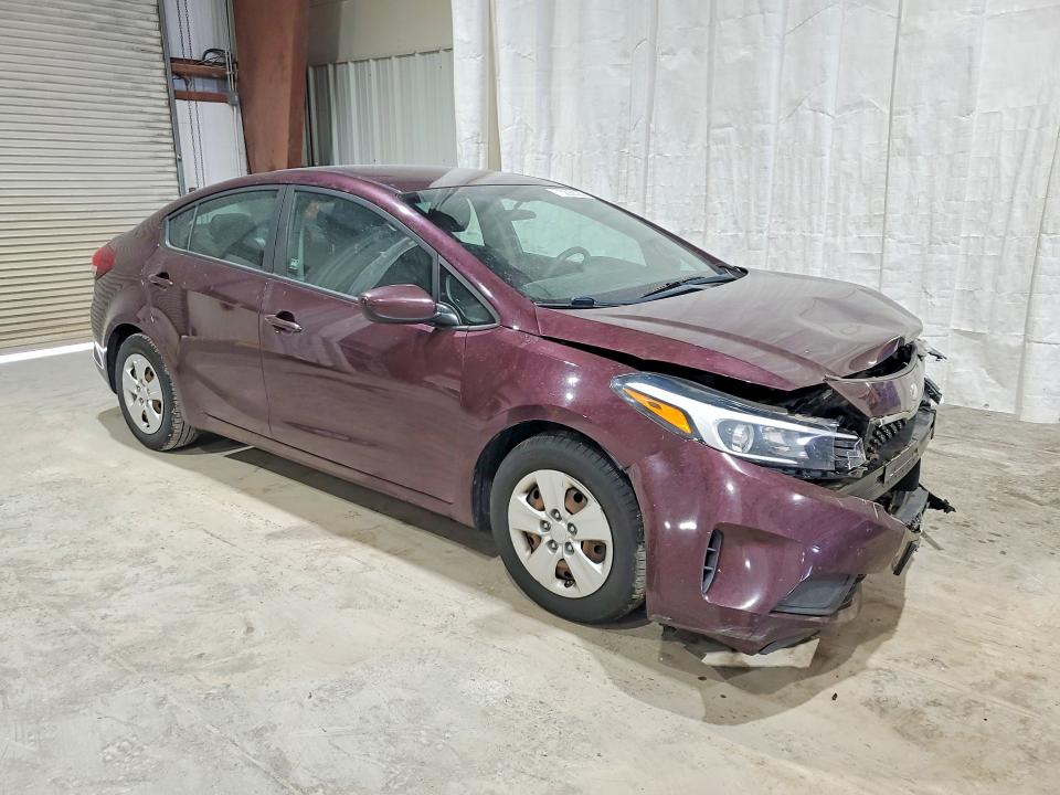 Foto 4 de la subasta – 2017 KIA FORTE con VIN 3KPFK4A7XHE111004