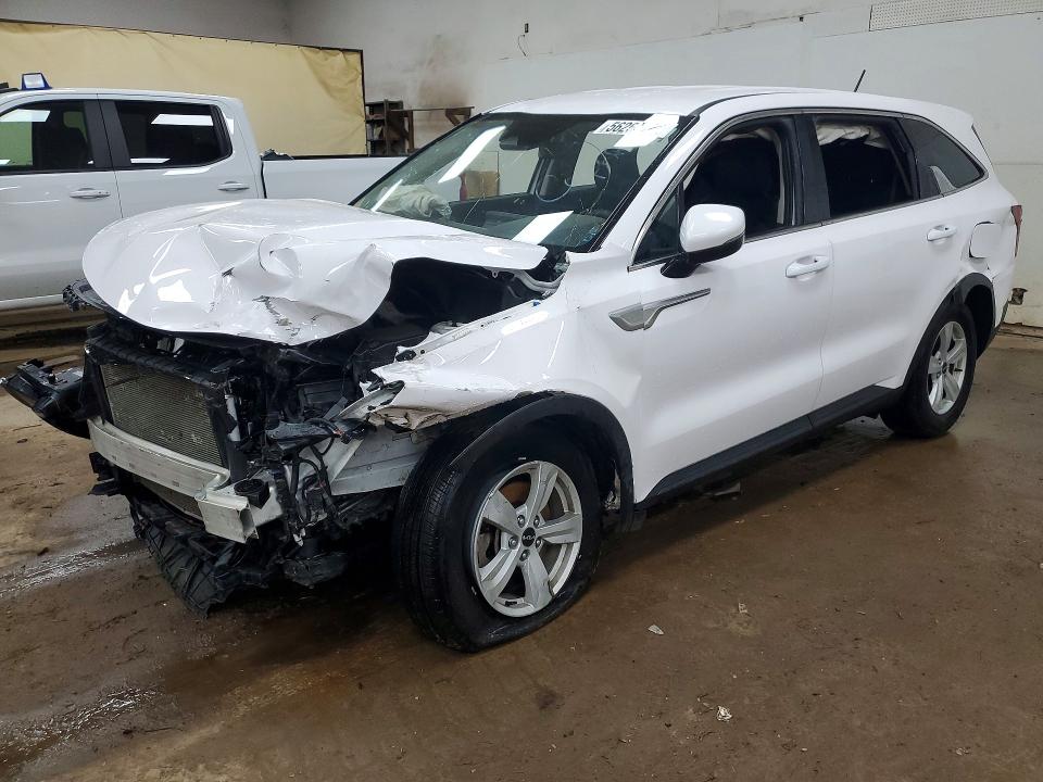 KIA SORENTO 2022 with VIN 5XYRG4LC2NG158003 - Photo from auction
