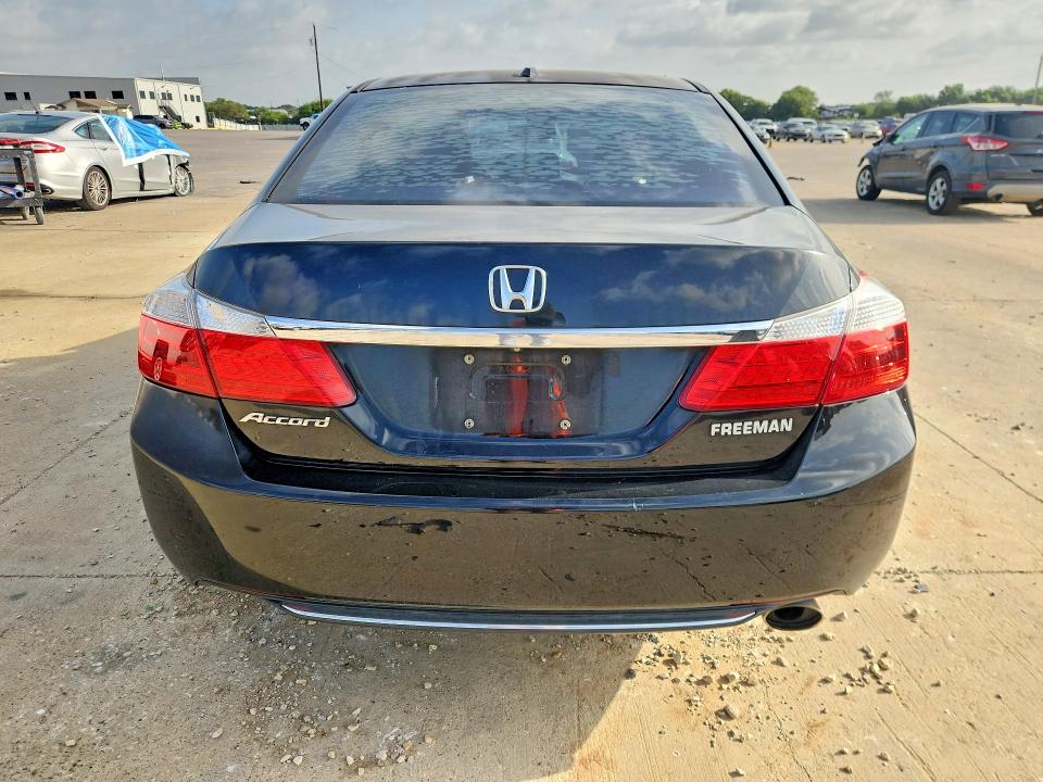 Photo 6 from auction – 2015 HONDA ACCORD with VIN 1HGCR2F84FA020378