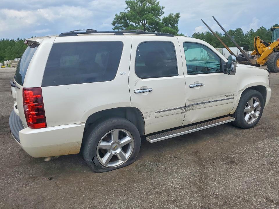 Photo 3 from auction – 2013 CHEVROLET TAHOE with VIN 1GNSCCE02DR332928