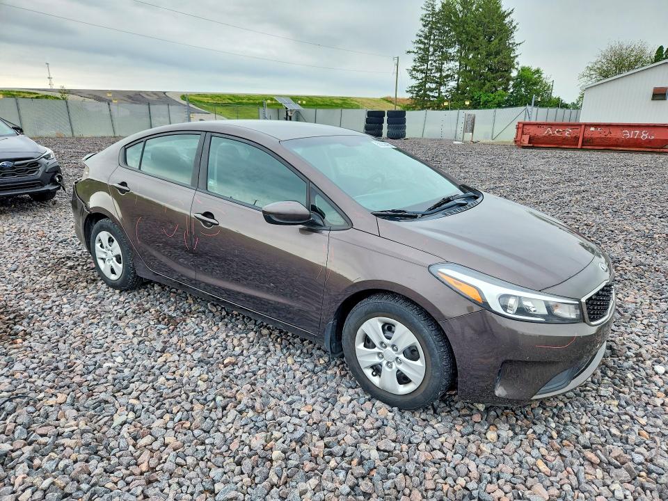 Photo 4 from auction – 2017 KIA FORTE with VIN 3KPFK4A72HE127679
