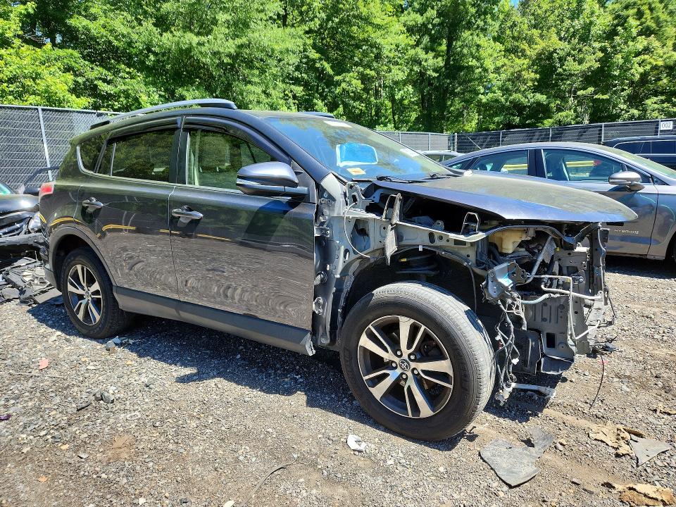 Photo 4 from auction – 2017 TOYOTA RAV4 with VIN JTMRFREV2HD209341