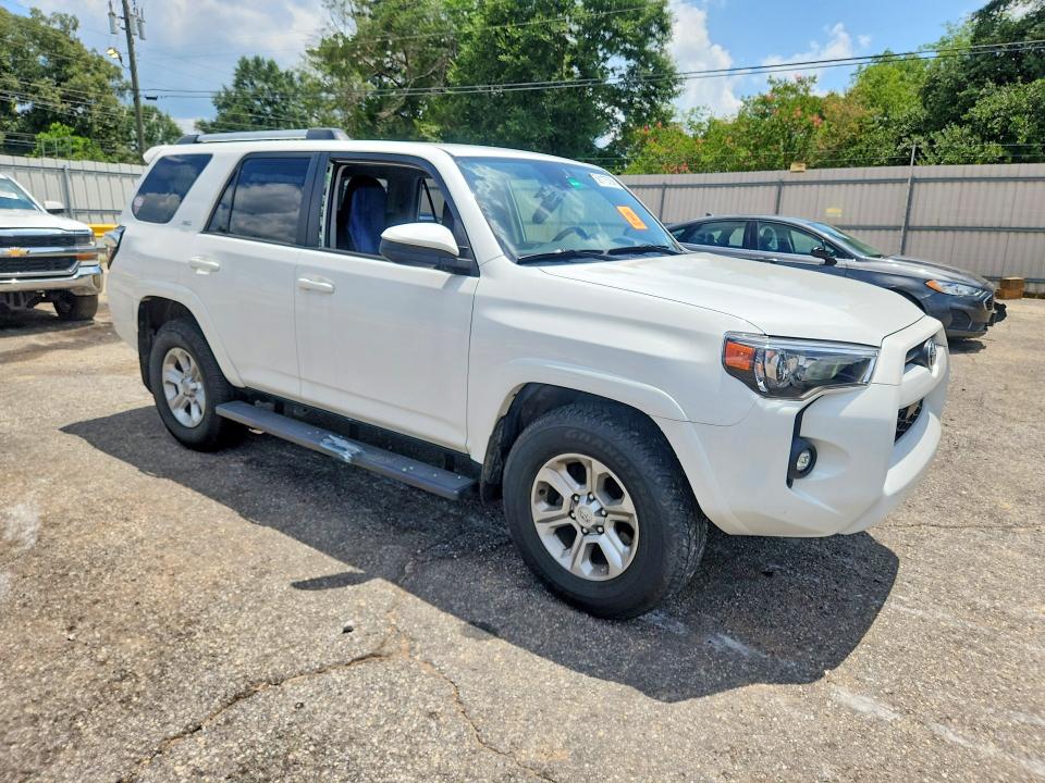 Photo 4 from auction – 2023 TOYOTA 4RUNNER with VIN JTEEU5JR3P5279604