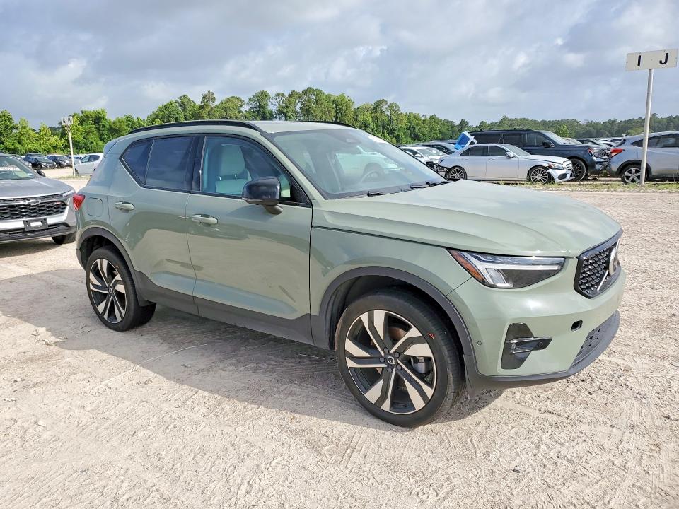 Снимка 4 от търг – 2023 VOLVO XC40 с VIN YV4L12UW8P2006886