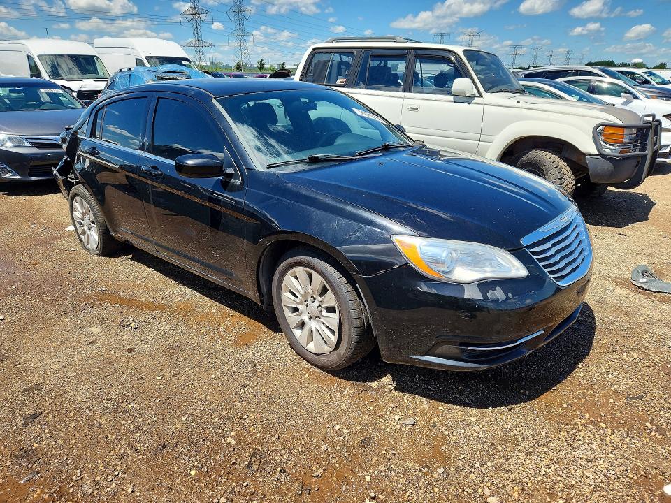 Photo 4 from auction – 2014 CHRYSLER 200 with VIN 1C3CCBABXEN208367