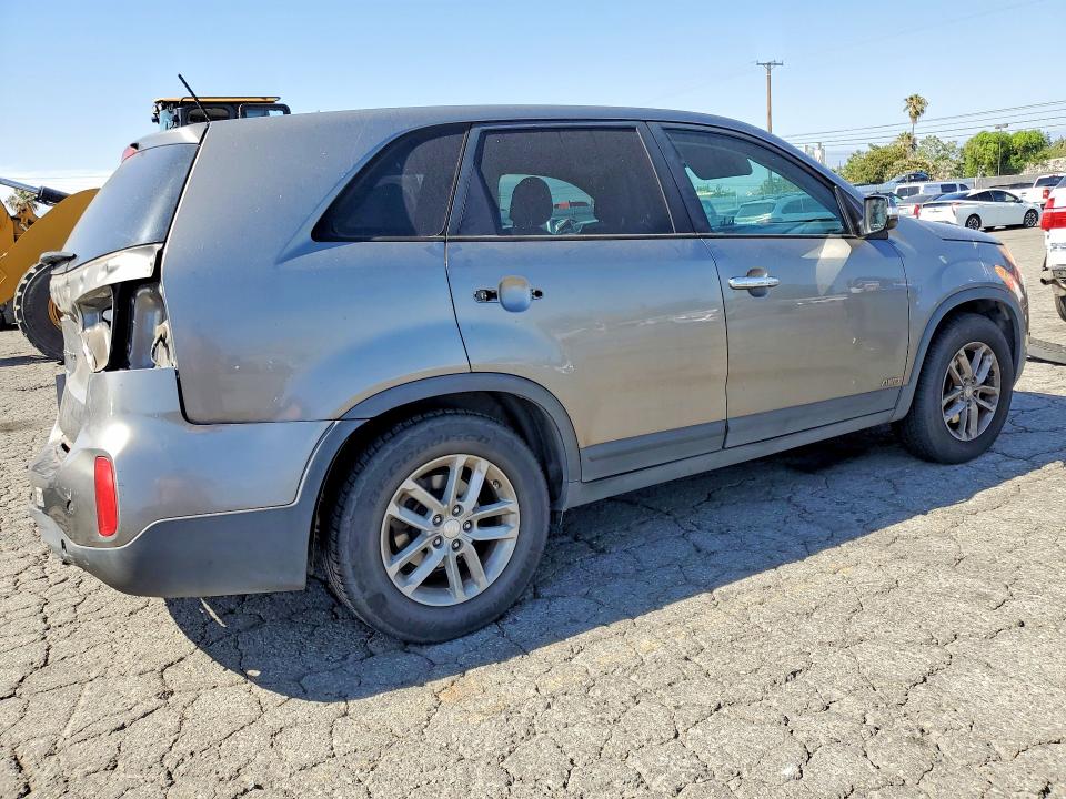 Photo 3 from auction – 2015 KIA SORENTO with VIN 5XYKTCA65FG654371