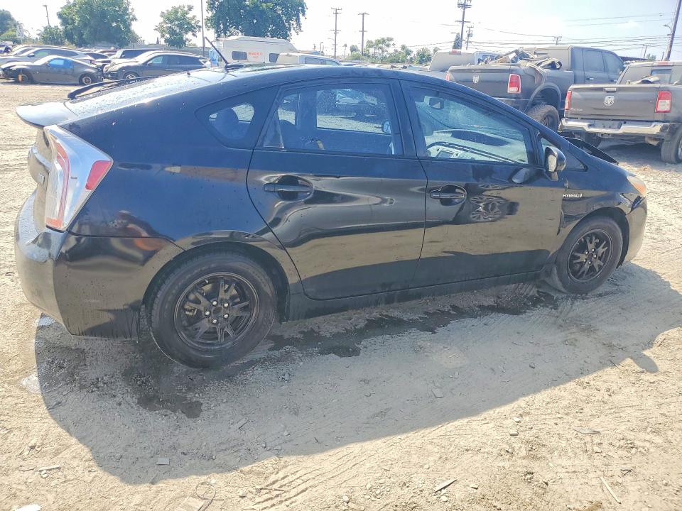 Photo 3 from auction – 2013 TOYOTA PRIUS with VIN JTDKN3DU4D5560895