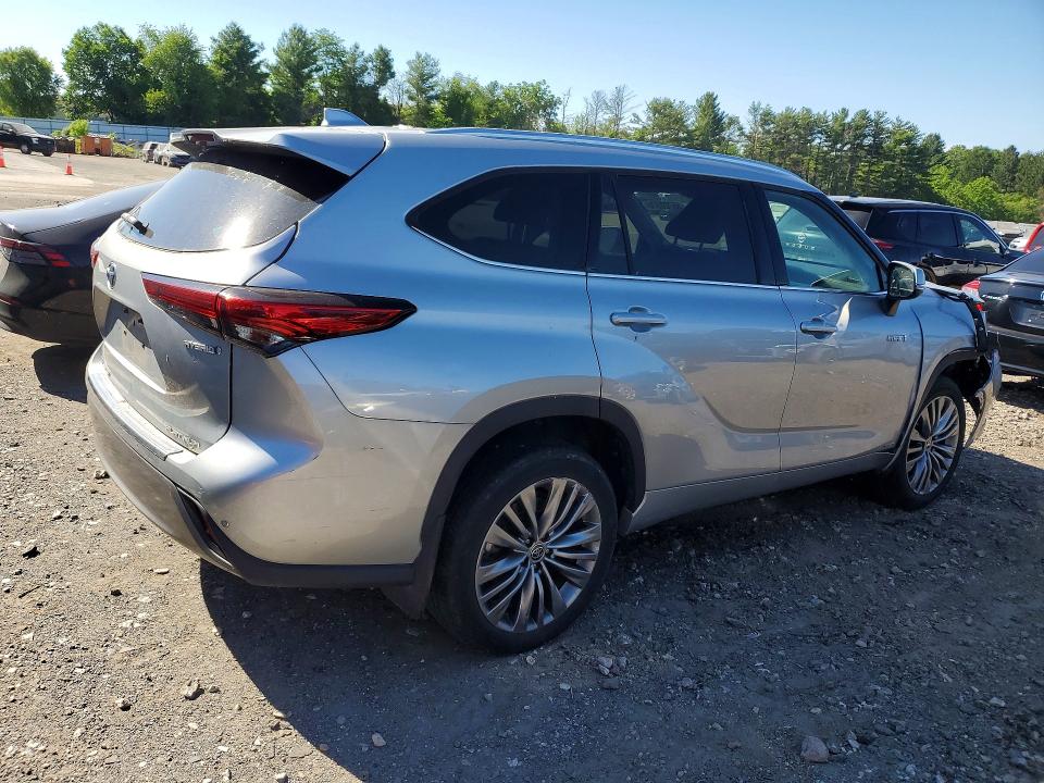 Photo 3 from auction – 2021 TOYOTA HIGHLANDER with VIN 5TDEBRCH7MS062147