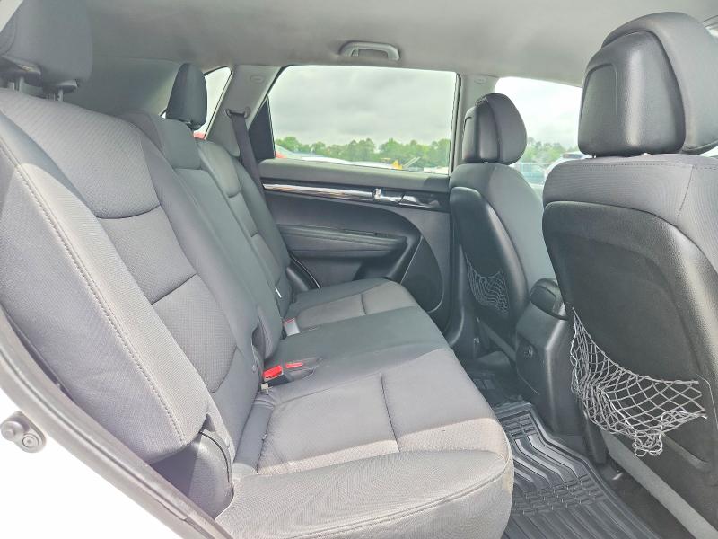 Photo 11 from auction – 2012 KIA SORENTO with VIN 5XYKT4A2XCG242607