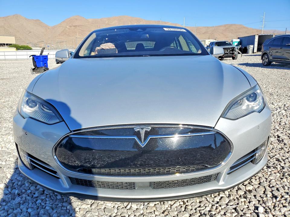 Photo 5 from auction – 2014 TESLA MODEL S with VIN 5YJSA1H29EFP62401