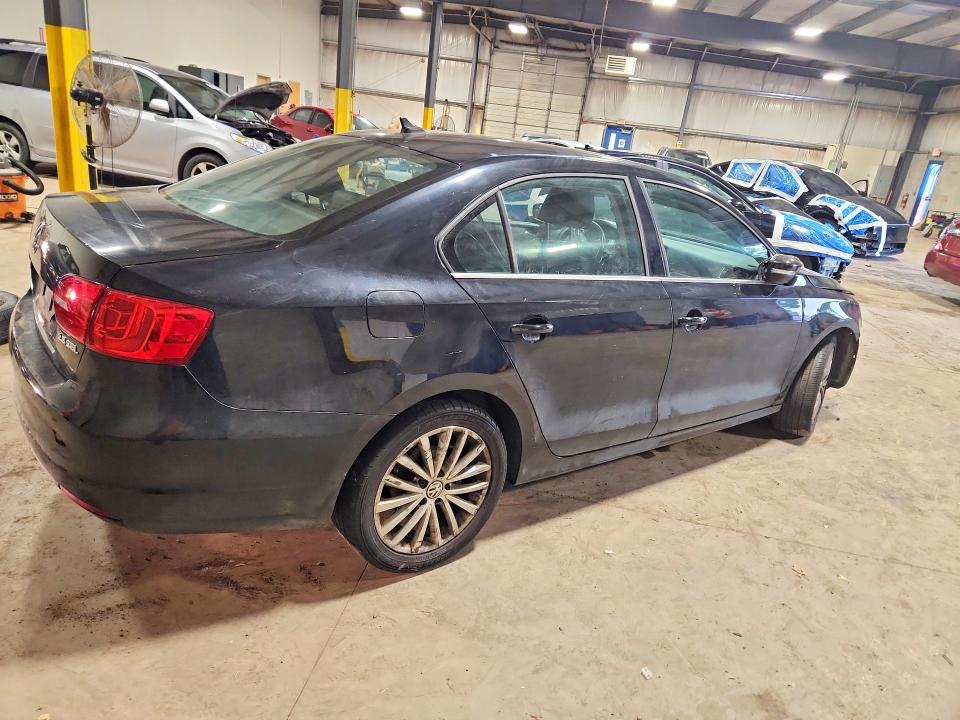 Photo 3 from auction – 2013 VOLKSWAGEN JETTA with VIN 3VWLP7AJ1DM413425