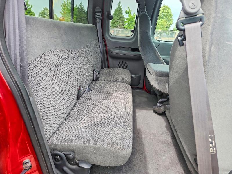Photo 10 from auction – 2000 FORD F150 with VIN 1FTRX07L9YKA27619
