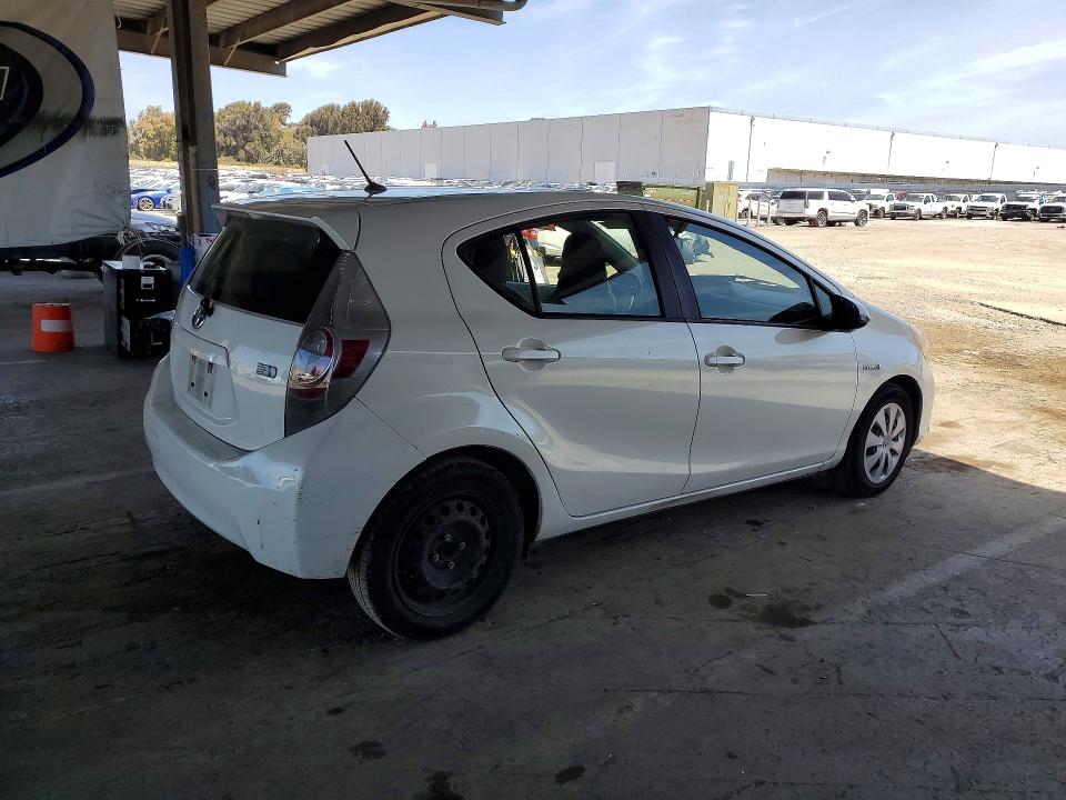 Photo 3 from auction – 2013 TOYOTA PRIUS C with VIN JTDKDTB36D1533962