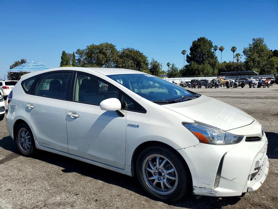 Photo 4 from auction – 2015 TOYOTA PRIUS V with VIN JTDZN3EU4FJ040445