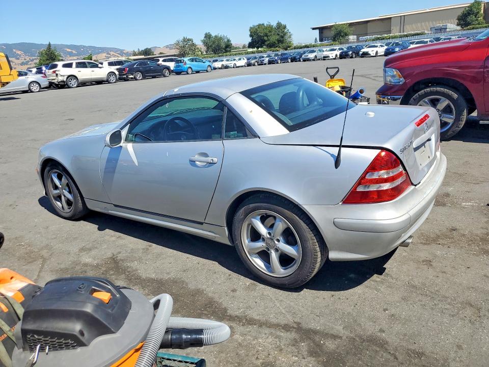 Photo 2 from auction – 2001 MERCEDES-BENZ SLK with VIN WDBKK65FX1F199140