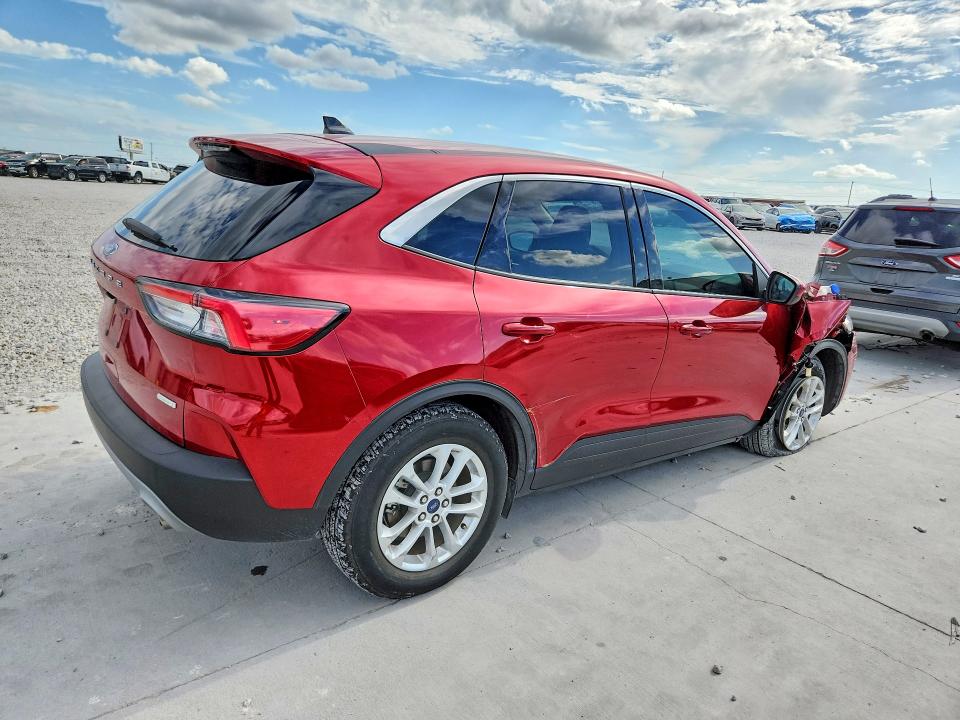 Photo 3 from auction – 2020 FORD ESCAPE with VIN 1FMCU0G61LUA32217