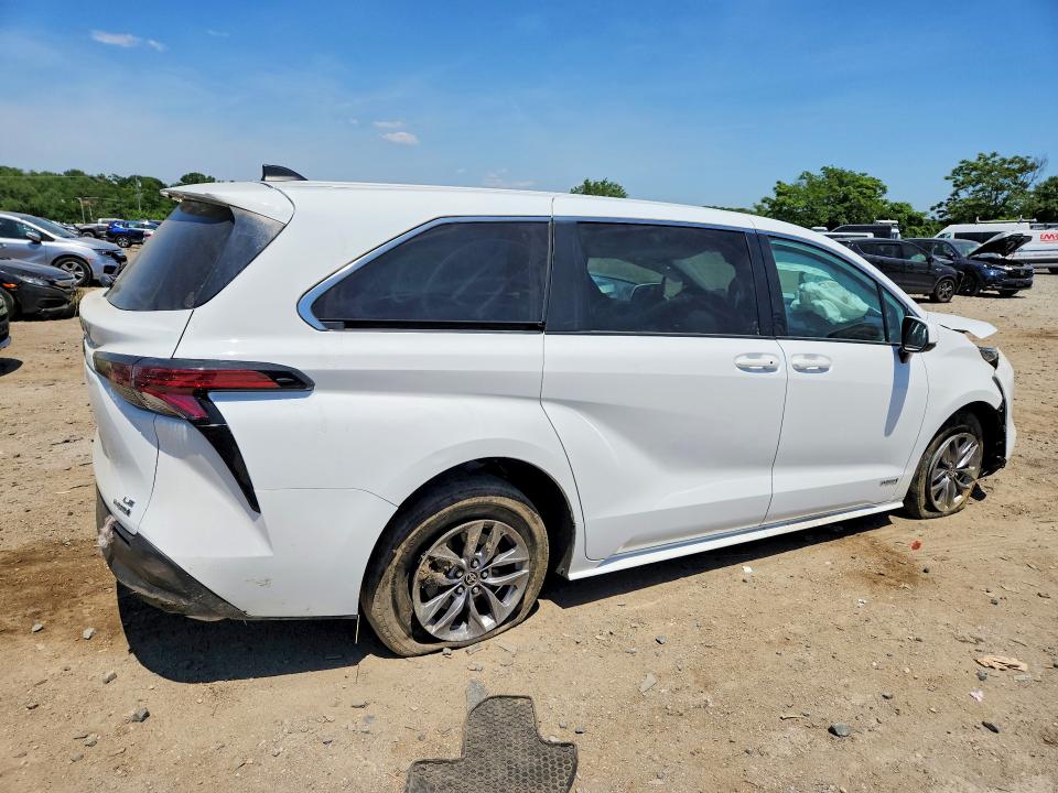 Photo 3 from auction – 2021 TOYOTA SIENNA with VIN 5TDKRKEC2MS020332