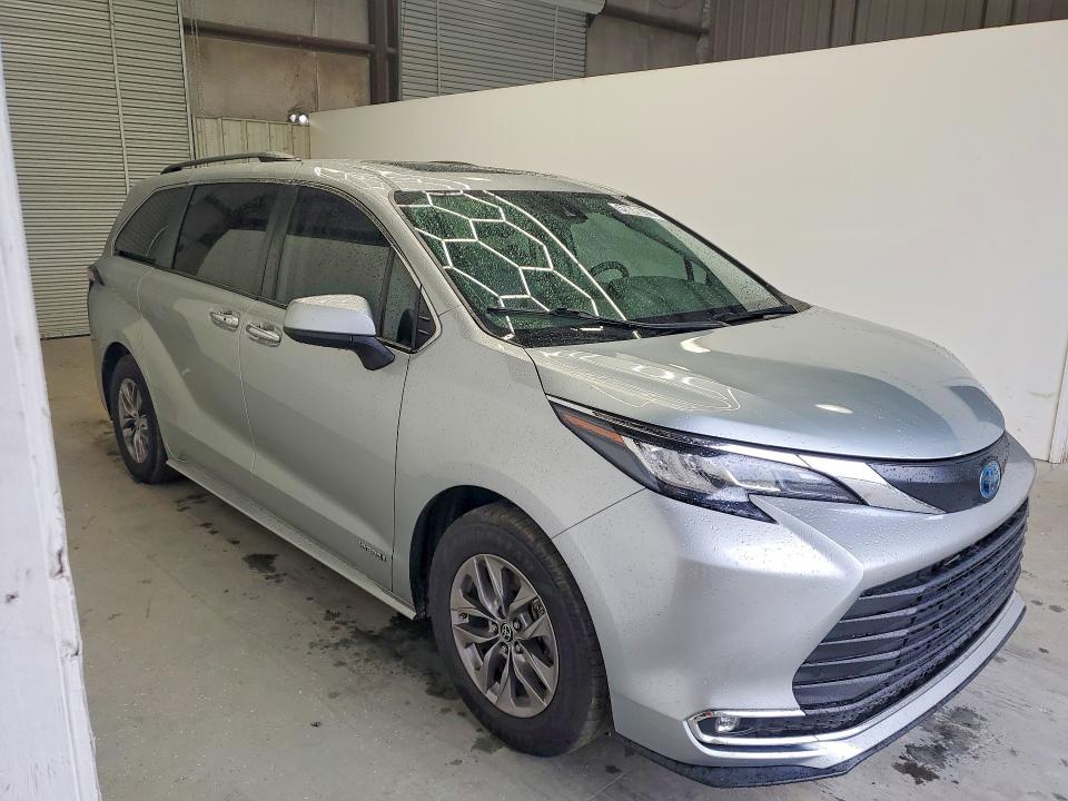 Photo 4 from auction – 2021 TOYOTA SIENNA with VIN 5TDYRKEC7MS056172