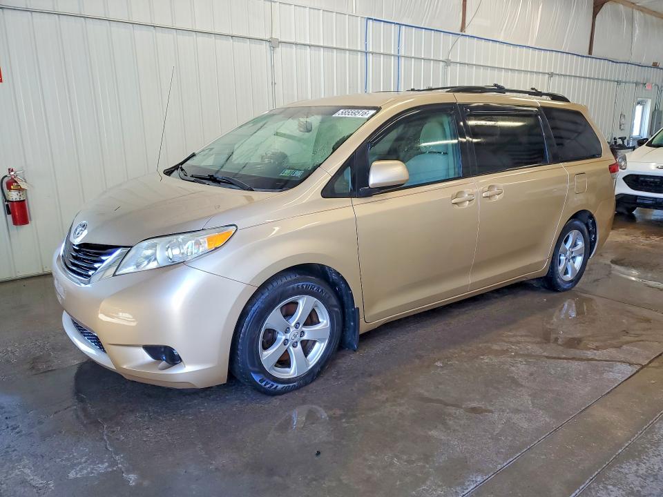TOYOTA SIENNA 2011 مع رقم تعريف المركبة 5TDKK3DC7BS008699 - صورة من المزاد