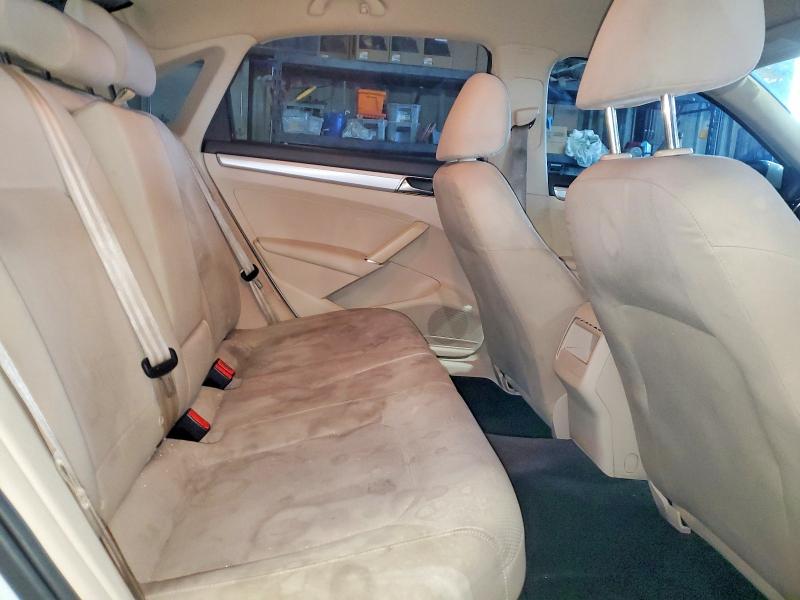 Photo 10 from auction – 2017 VOLKSWAGEN PASSAT with VIN 1VWAT7A37HC025403