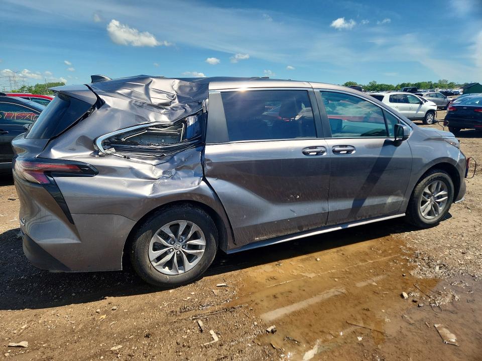 Photo 3 from auction – 2024 TOYOTA SIENNA with VIN 5TDKSKFC6RS138412