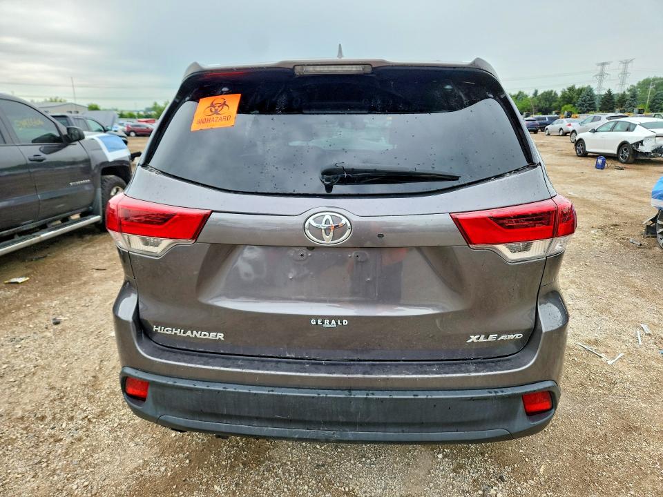 Photo 6 from auction – 2018 TOYOTA HIGHLANDER with VIN 5TDJZRFHXJS854925