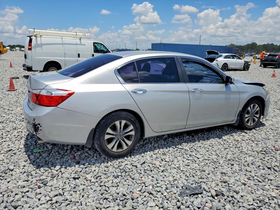 Photo 3 from auction – 2015 HONDA ACCORD with VIN 1HGCR2F30FA012556