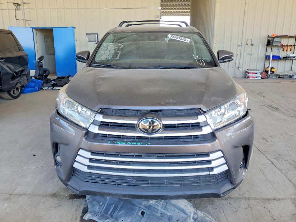 Photo 5 from auction – 2017 TOYOTA HIGHLANDER with VIN 5TDKZRFH7HS518454